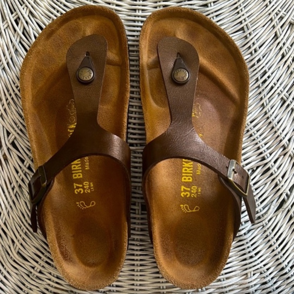 Brown Gizeh Birkenstock Sandal